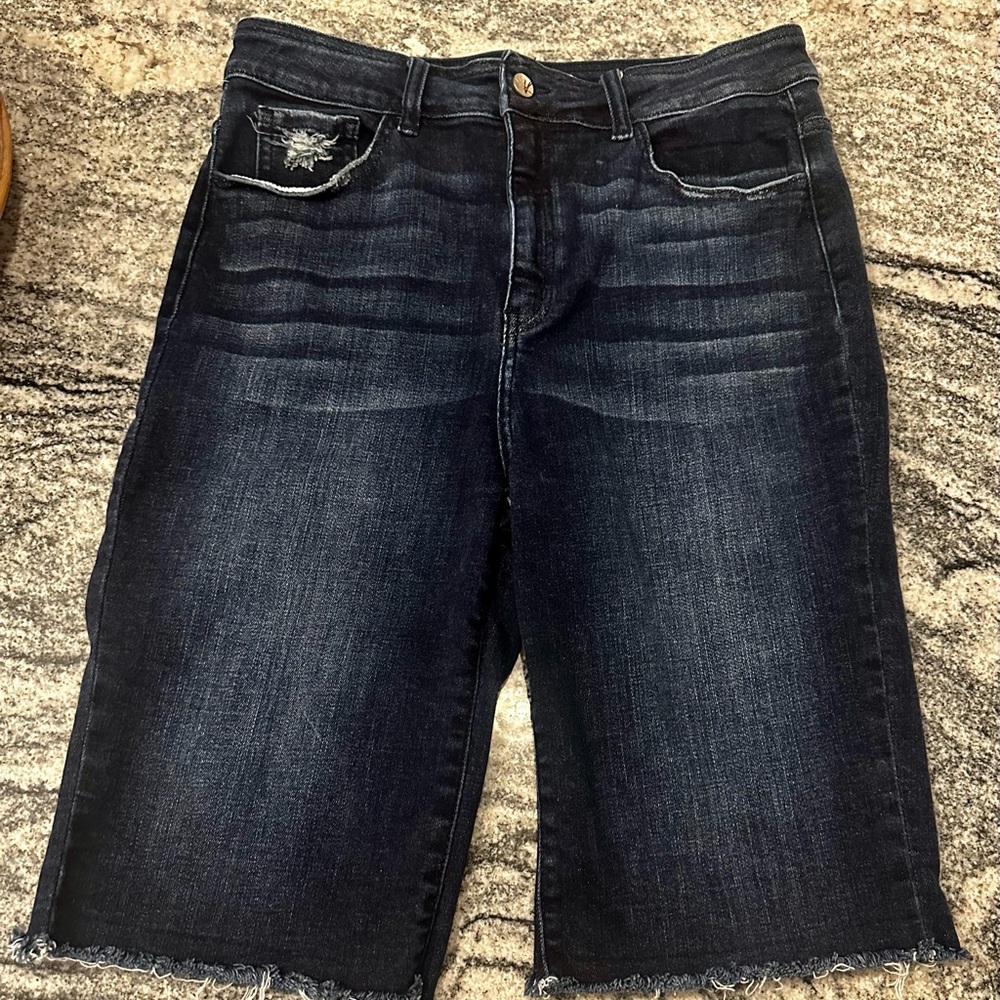 KanCan Signature Estilo Bermuda Shorts - Size 30